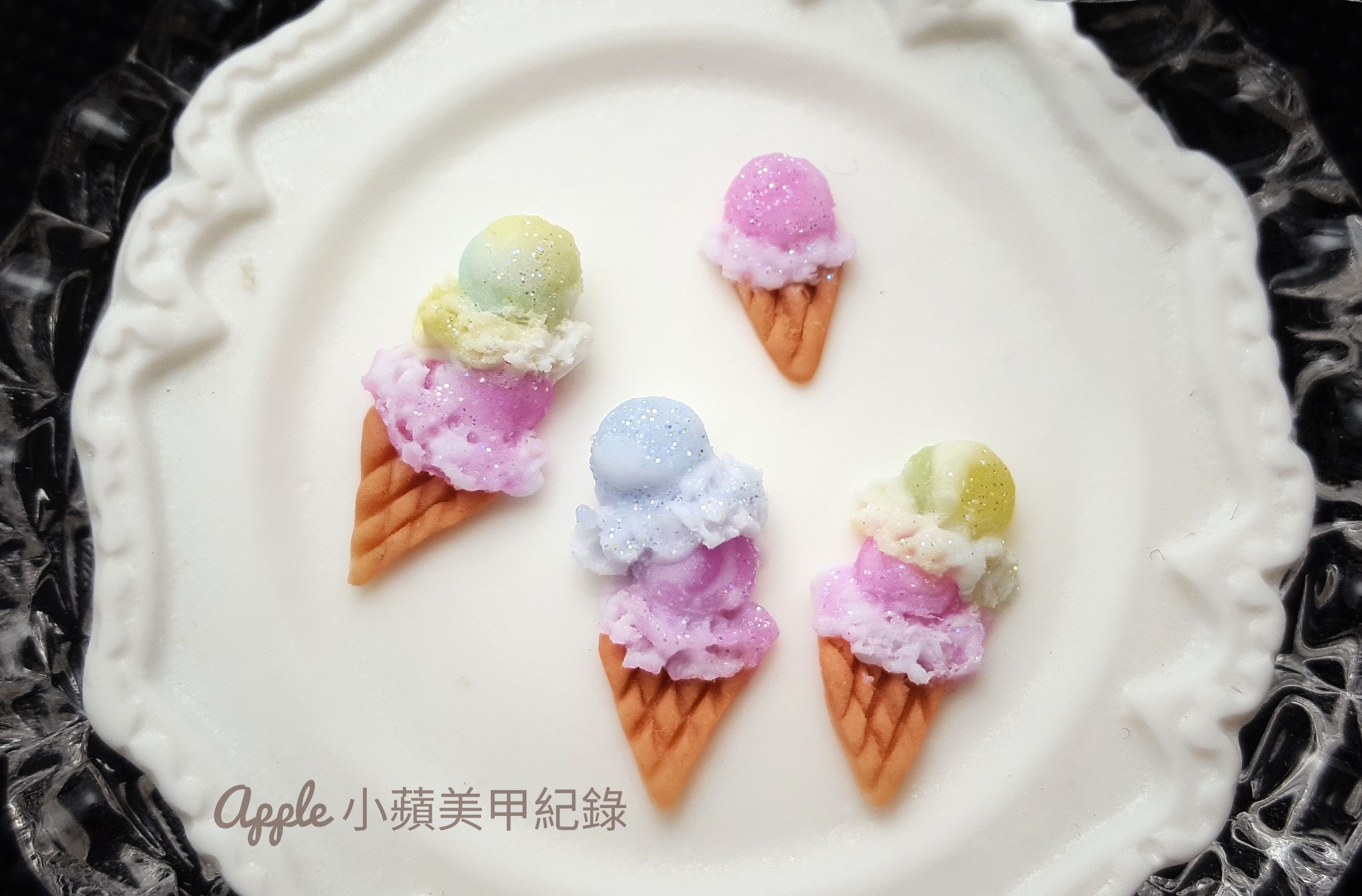 【美甲彩繪】萌樂園小劇場的繽紛指彩 ❤ 大森鑽石甲油膠 & 粉雕的設計應用