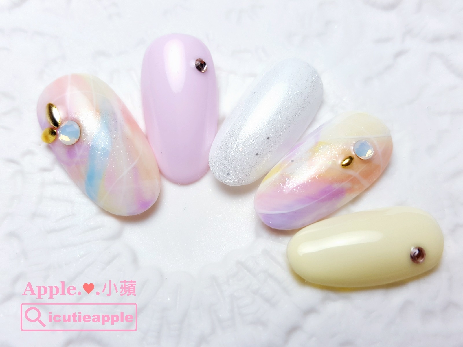 【美甲彩繪】萌樂園小劇場的繽紛指彩 ❤ 大森鑽石甲油膠 & 粉雕的設計應用