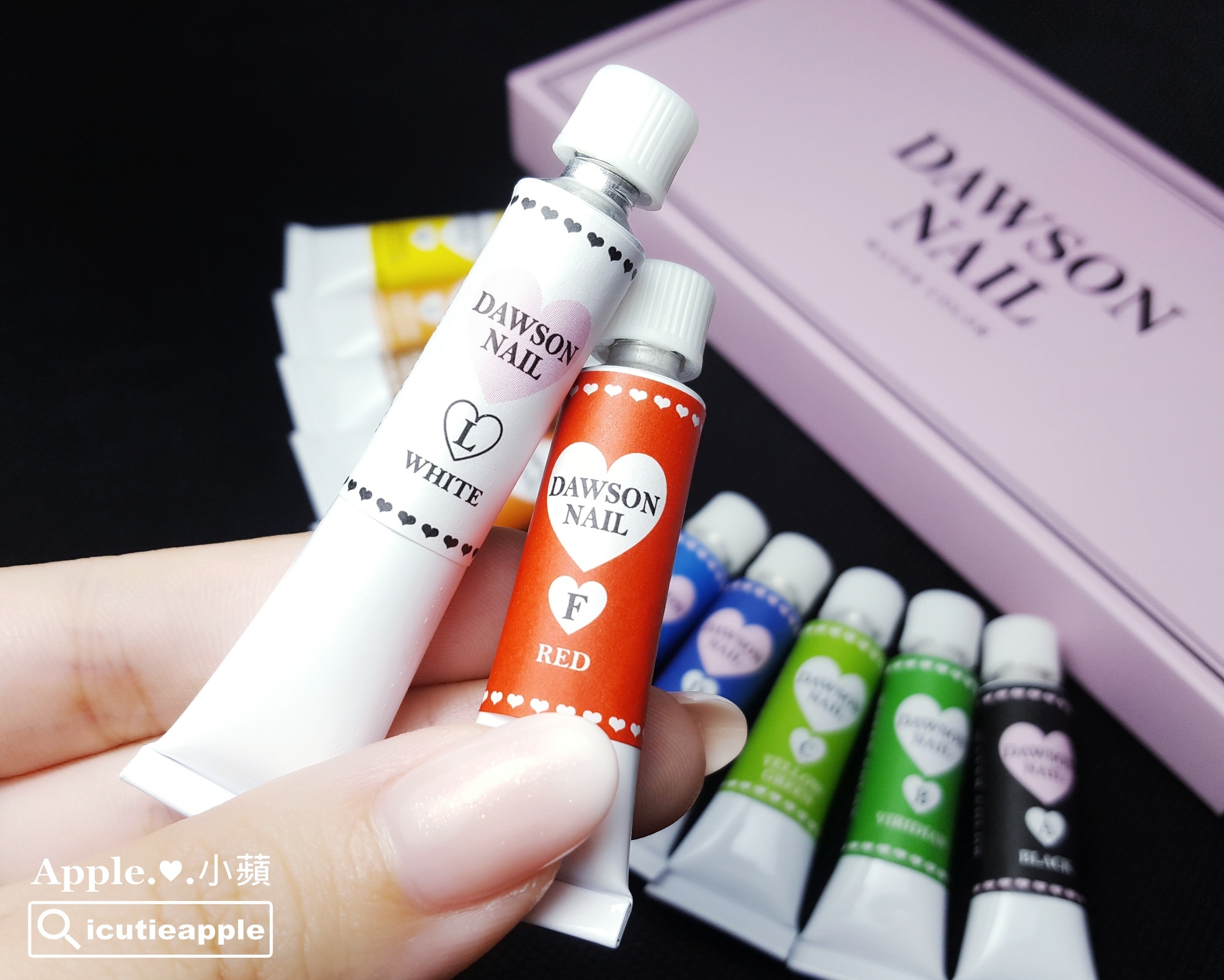 【美甲彩繪】萌樂園小劇場的繽紛指彩 ❤ 大森鑽石甲油膠 & 粉雕的設計應用
