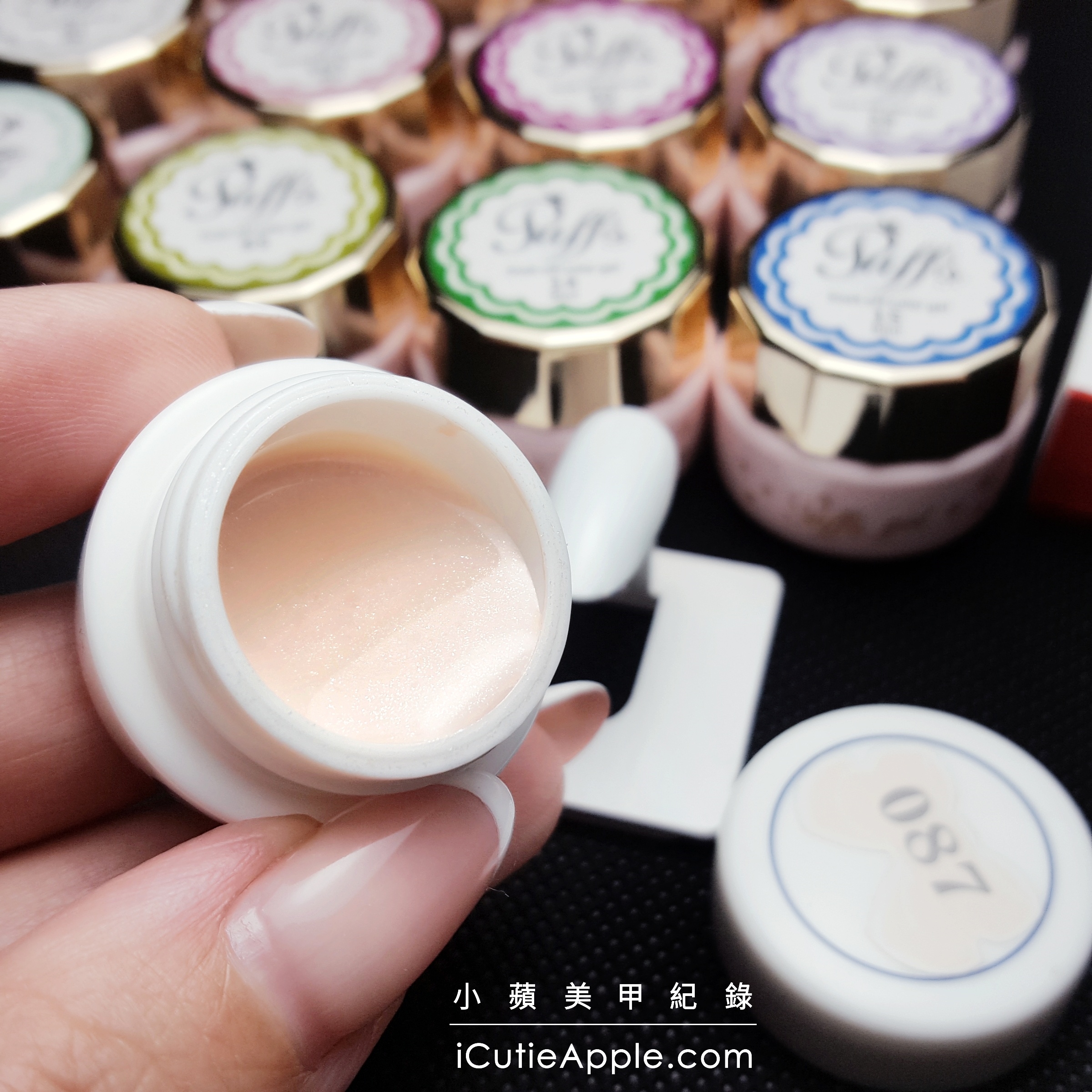 【美甲彩繪】預告繽紛季節的來臨:雙層花卉指彩運用 ❤ Puffs Gel泡芙彩膠新色與新品開箱